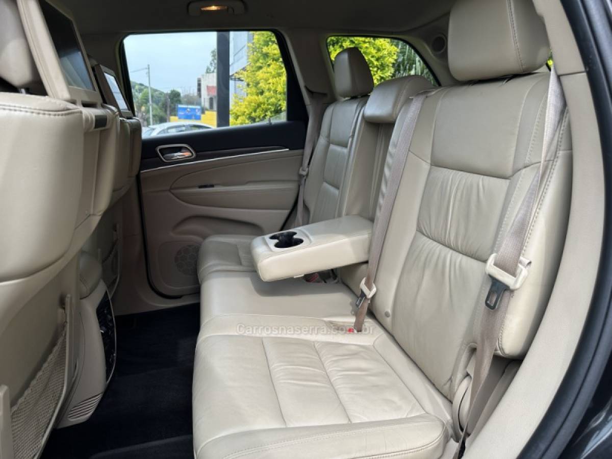 JEEP - GRAND CHEROKEE - 2015/2015 - Preta - R$ 95.900,00