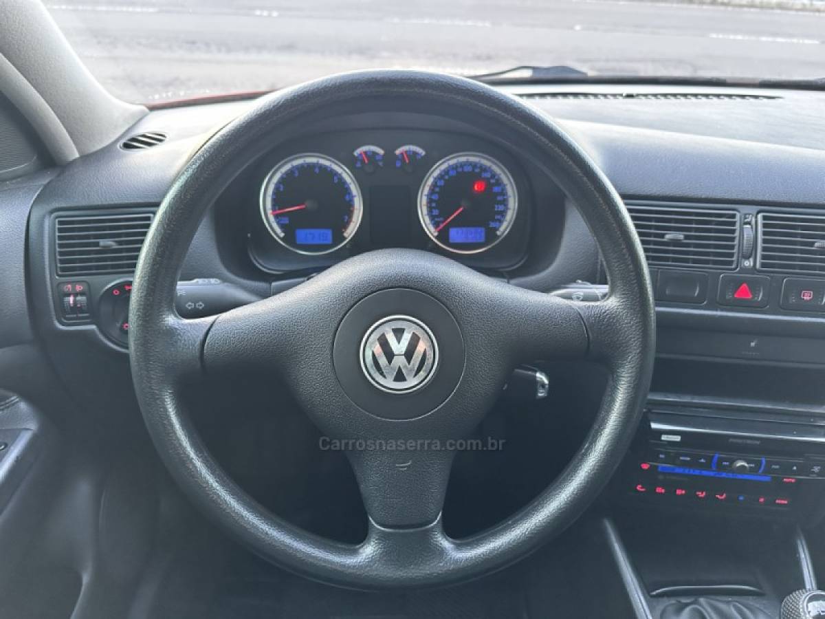 VOLKSWAGEN - GOLF - 2005/2005 - Vermelha - R$ 29.300,00