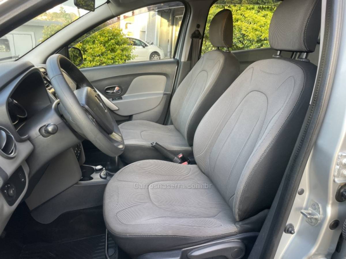 RENAULT - LOGAN - 2015/2015 - Prata - R$ 44.900,00