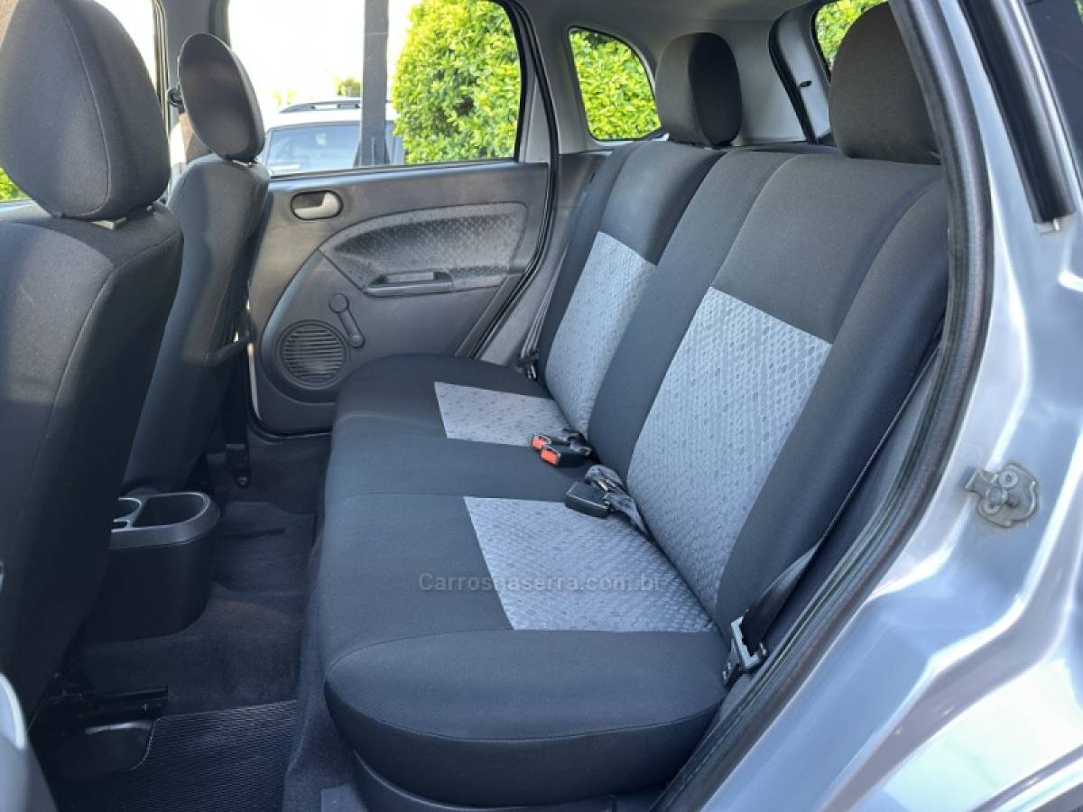 FORD - FIESTA - 2014/2014 - Prata - R$ 36.900,00