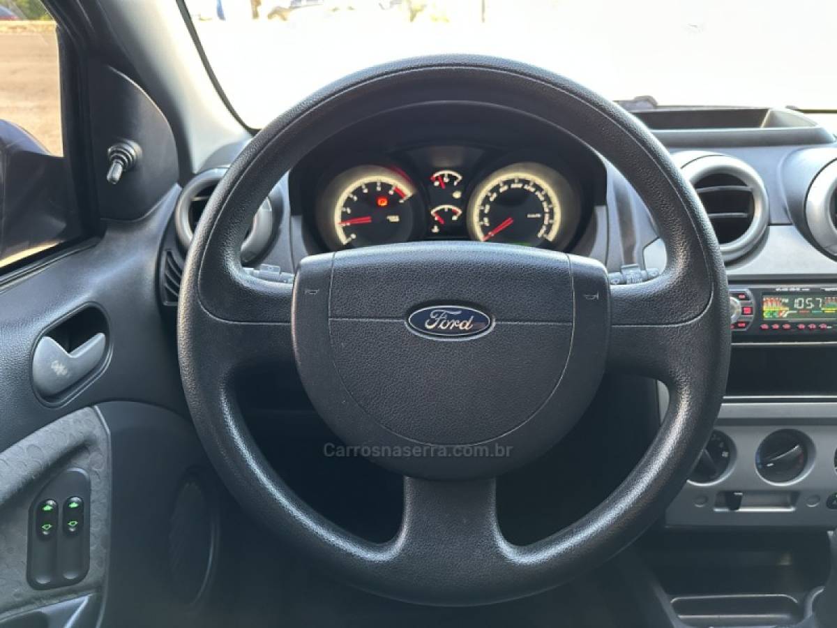 FORD - FIESTA - 2011/2011 - Prata - R$ 29.900,00