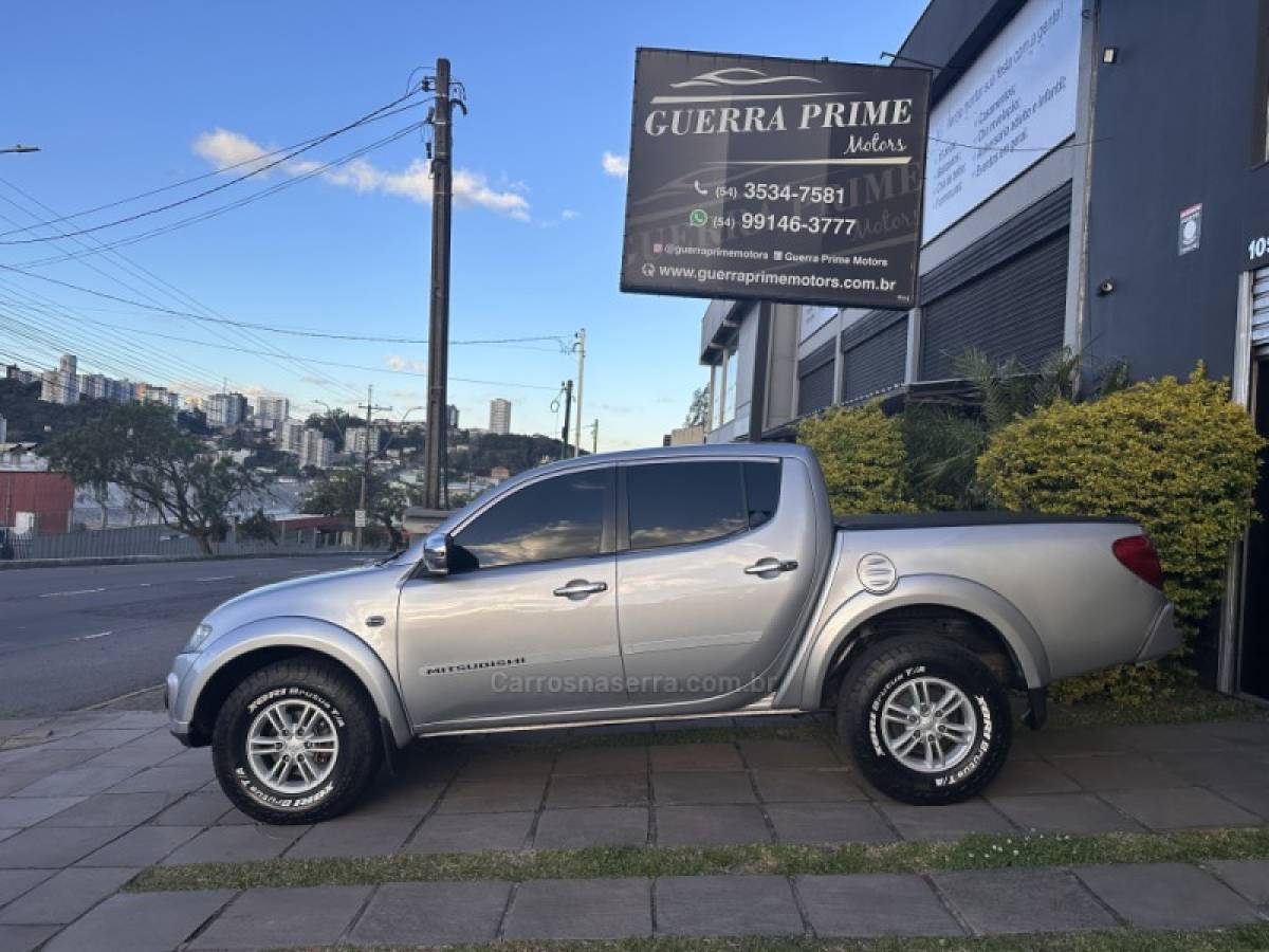 MITSUBISHI - L200 TRITON - 2015/2015 - Prata - R$ 120.900,00