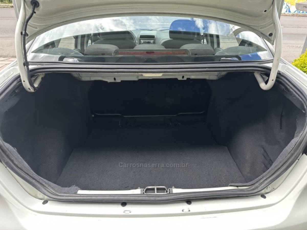 FIAT - SIENA - 2010/2010 - Branca - R$ 27.800,00