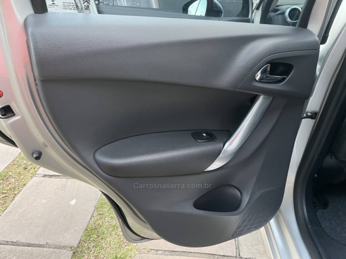 CITROËN - C3 - 2013/2013 - Prata - R$ 38.800,00