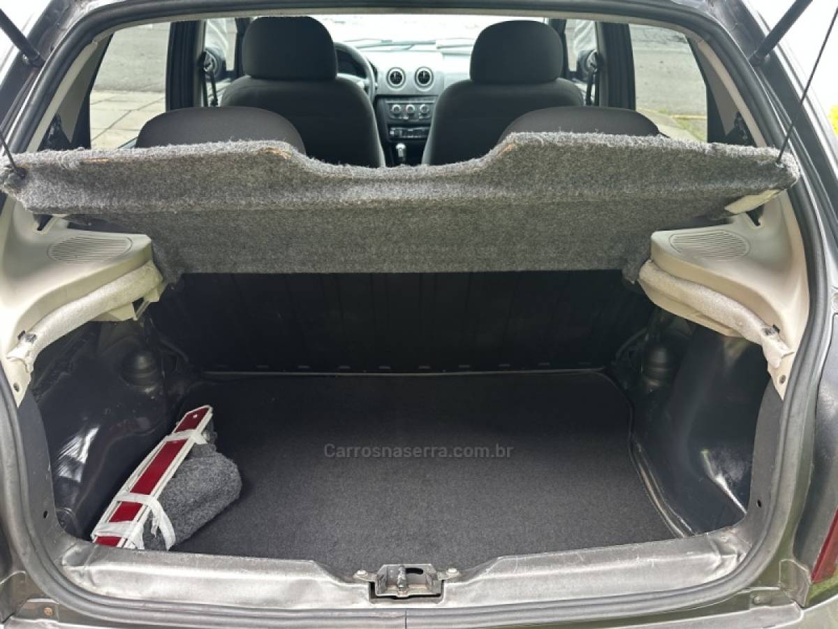 CHEVROLET - CELTA - 2015/2015 - Cinza - R$ 35.800,00