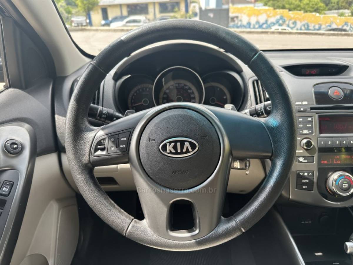 KIA MOTORS - CERATO - 2011/2011 - Preta - R$ 49.900,00