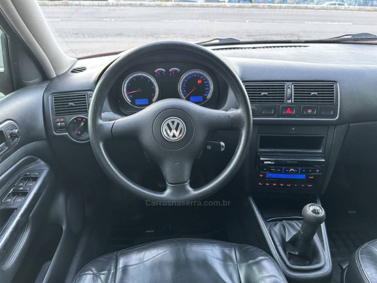 VOLKSWAGEN - GOLF - 2005/2005 - Vermelha - R$ 29.300,00
