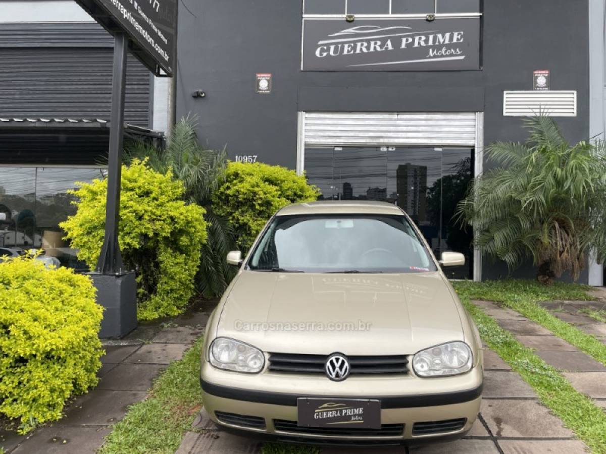 VOLKSWAGEN - GOLF - 2001/2001 - Dourada - R$ 25.900,00