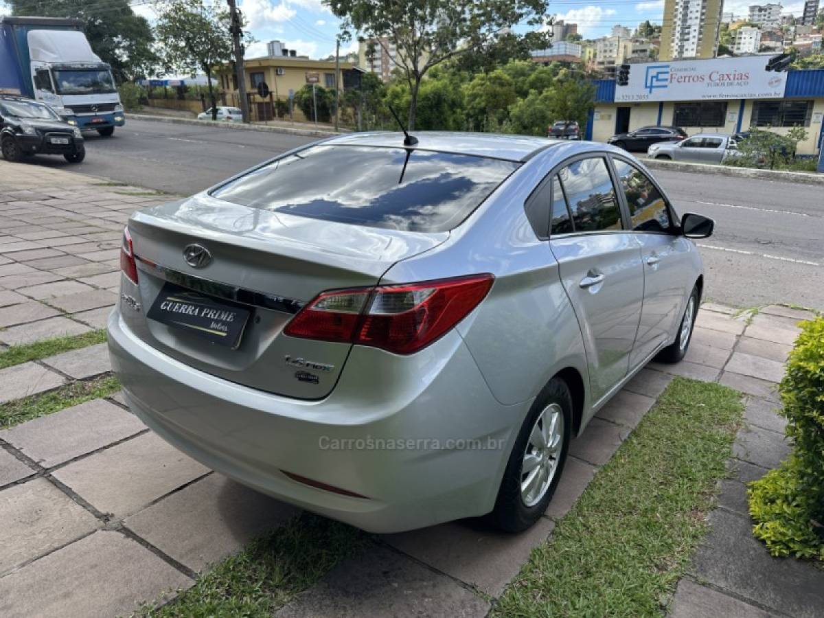 HYUNDAI - HB20S - 2015/2015 - Prata - R$ 52.800,00