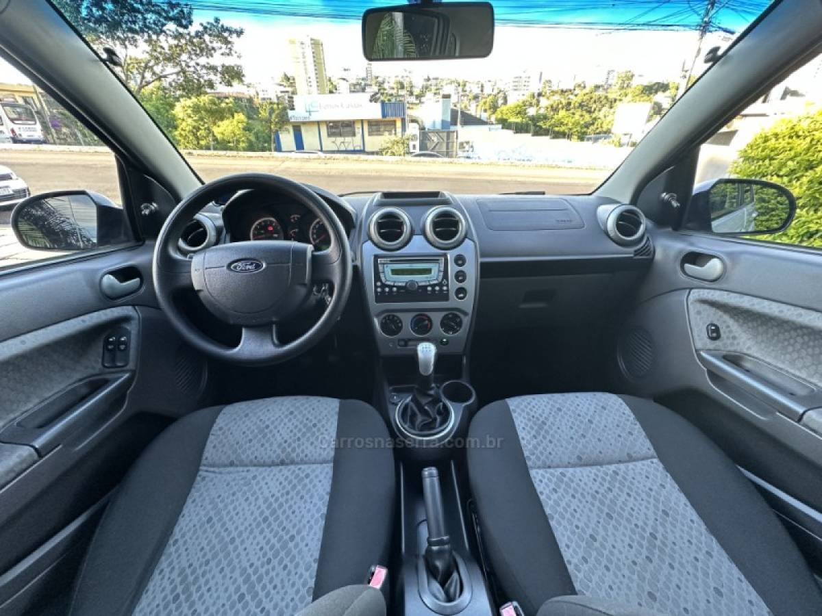 FORD - FIESTA - 2014/2014 - Prata - R$ 36.900,00