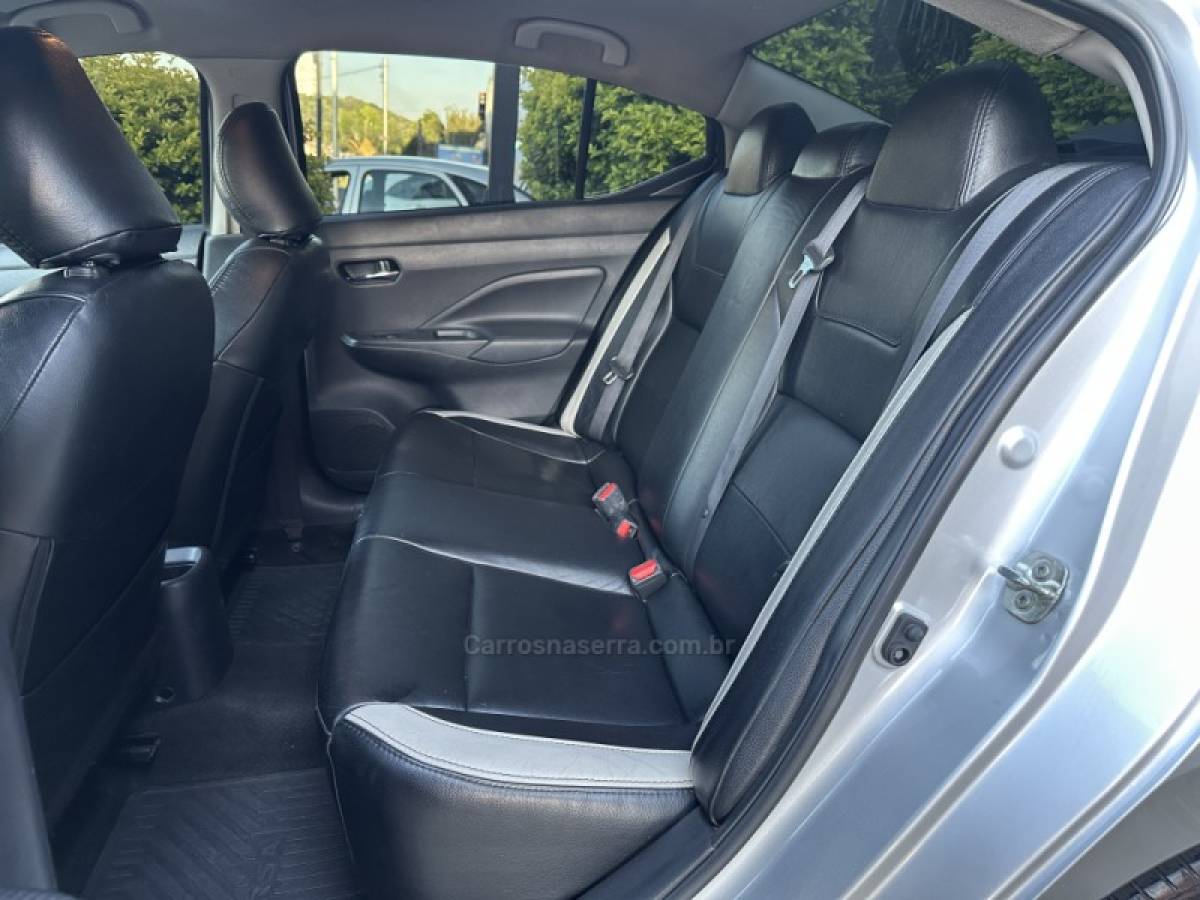 NISSAN - VERSA - 2021/2021 - Prata - R$ 78.800,00