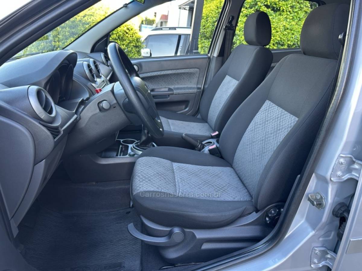 FORD - FIESTA - 2014/2014 - Prata - R$ 36.900,00