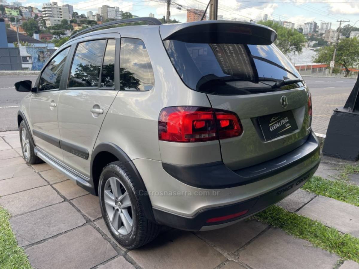 VOLKSWAGEN - SPACE CROSS - 2012/2012 - Prata - R$ 41.900,00