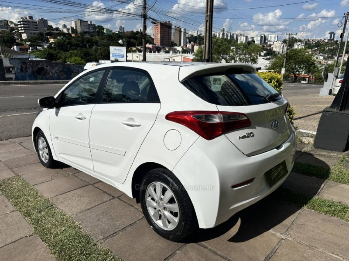 HYUNDAI - HB20 - 2015/2015 - Branca - R$ 44.800,00