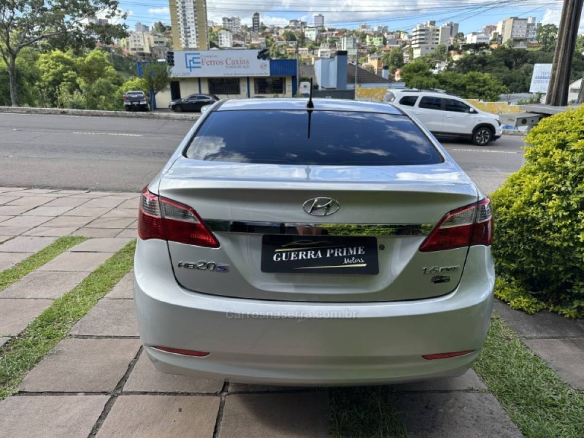 HYUNDAI - HB20S - 2015/2015 - Prata - R$ 52.800,00
