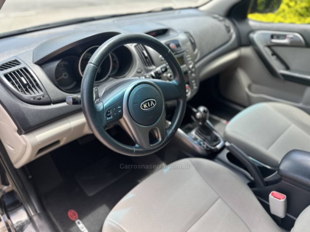 KIA MOTORS - CERATO - 2011/2011 - Preta - R$ 49.900,00