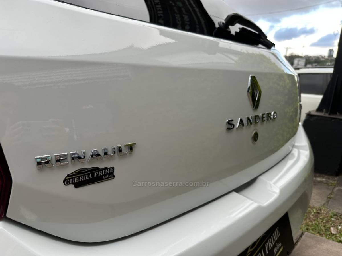 RENAULT - SANDERO - 2017/2017 - Branca - R$ 45.800,00