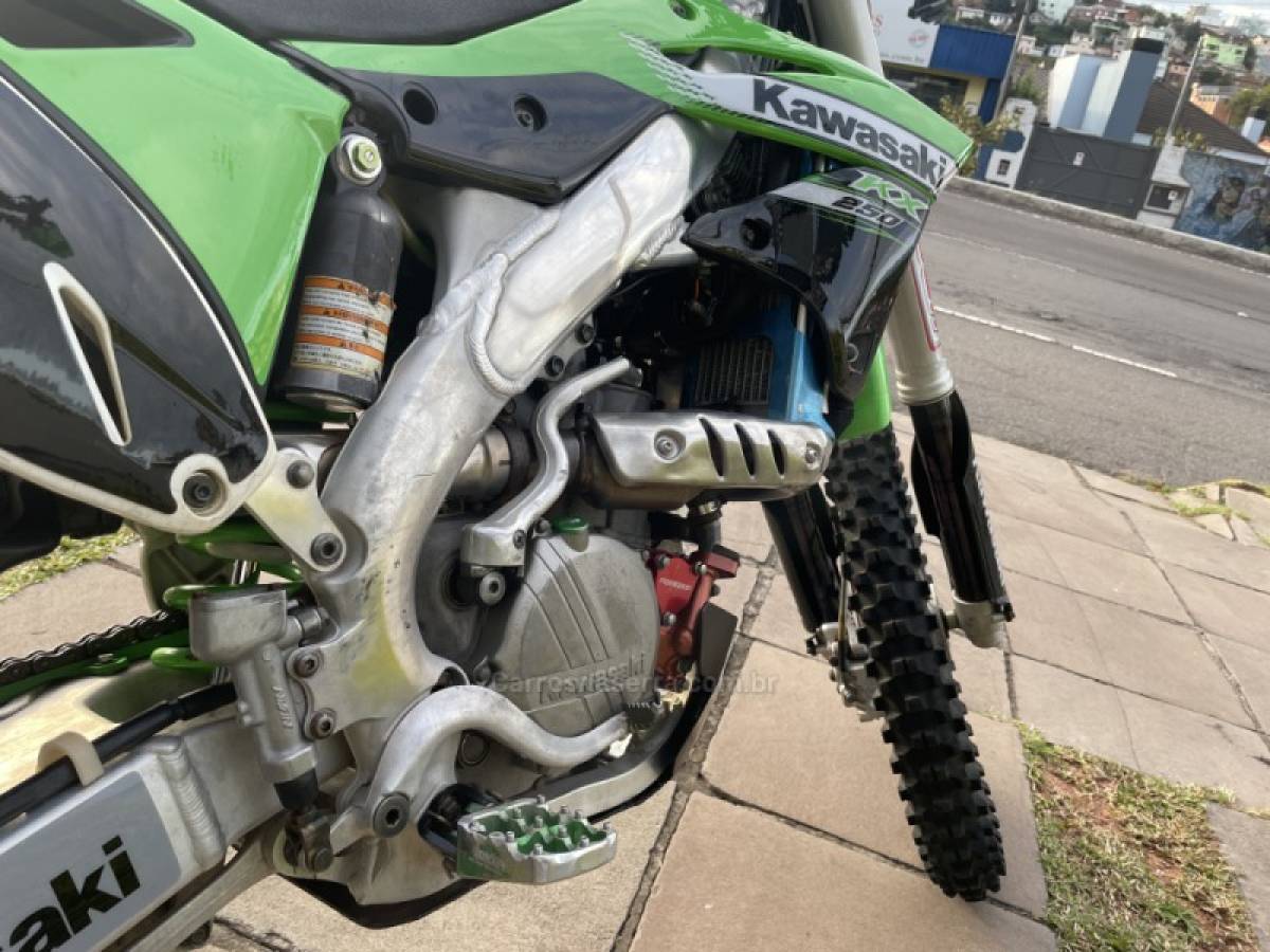KAWASAKI - KX 250F - 2015/2015 - Verde - R$ 25.900,00