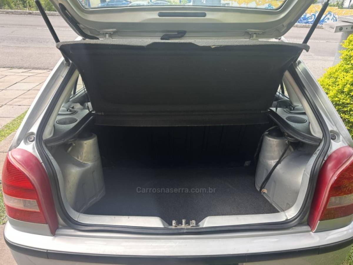 VOLKSWAGEN - GOL - 2004/2004 - Prata - R$ 16.900,00