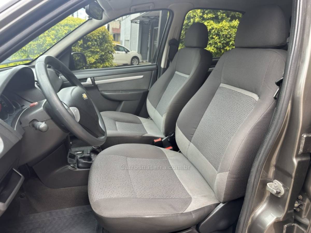 CHEVROLET - CELTA - 2015/2015 - Cinza - R$ 35.800,00