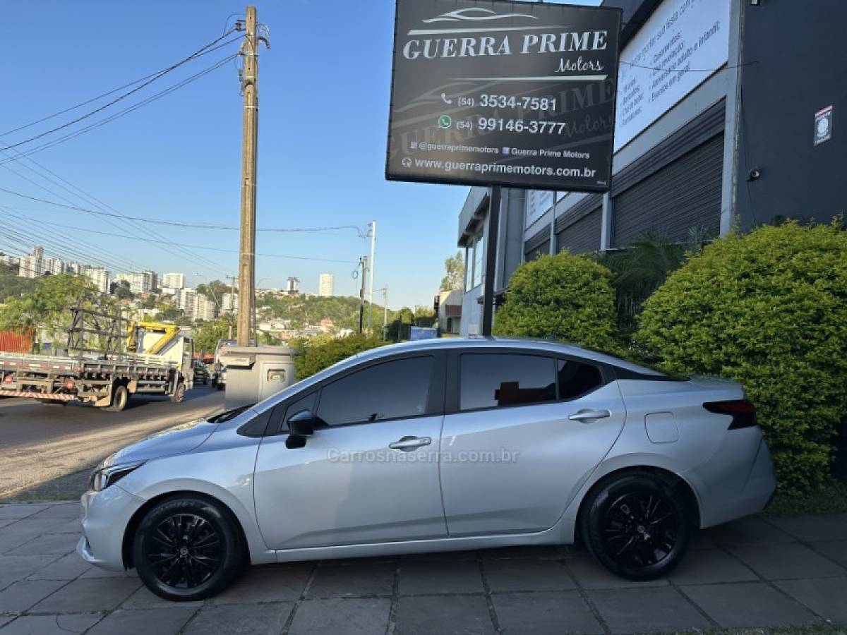 NISSAN - VERSA - 2021/2021 - Prata - R$ 78.800,00