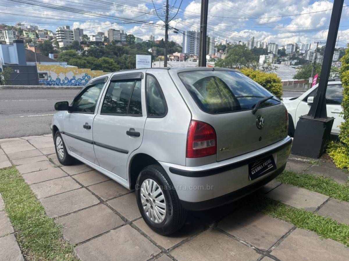 VOLKSWAGEN - GOL - 2004/2004 - Prata - R$ 16.900,00