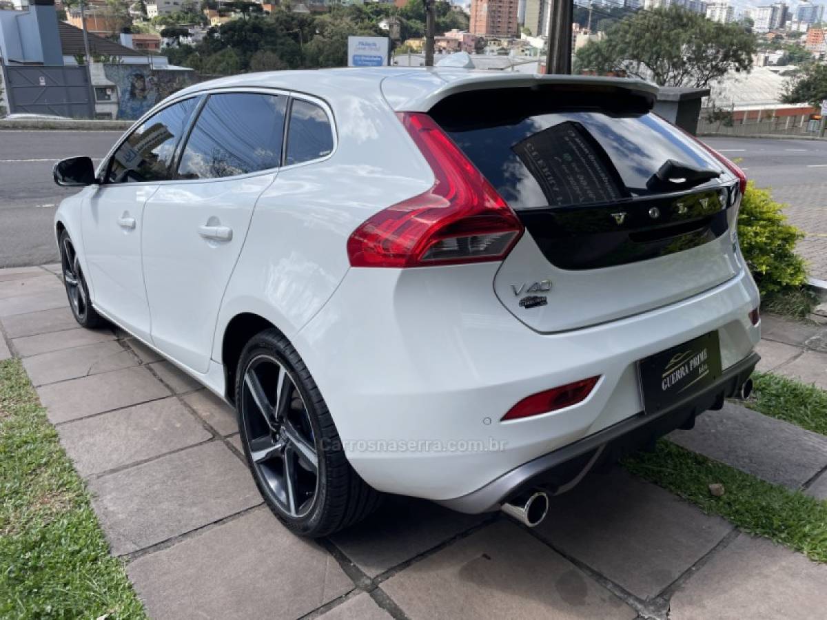 VOLVO - V40 - 2014/2014 - Branca - R$ 84.900,00