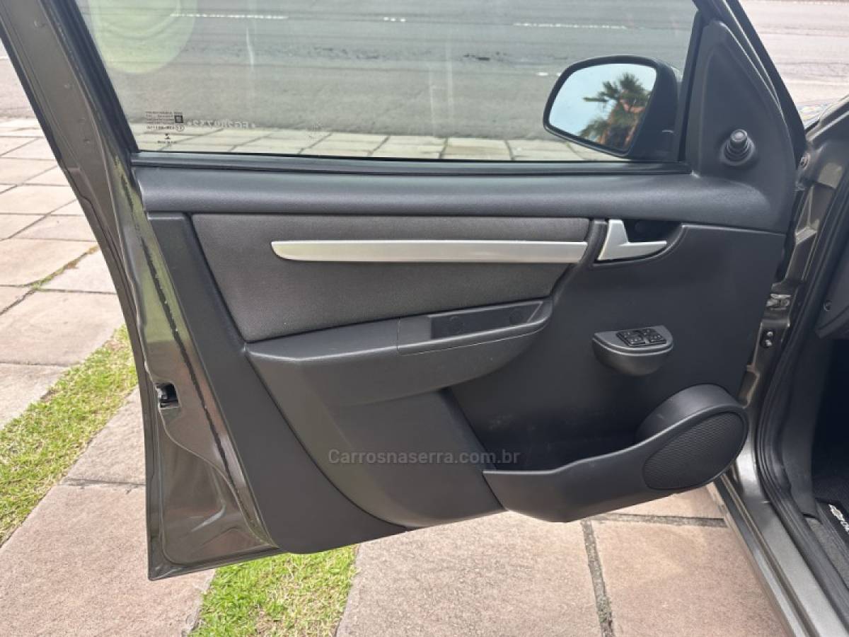 CHEVROLET - CELTA - 2015/2015 - Cinza - R$ 35.800,00