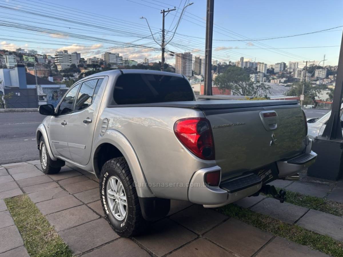 MITSUBISHI - L200 TRITON - 2015/2015 - Prata - R$ 119.900,00