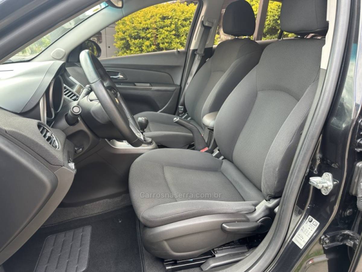 CHEVROLET - CRUZE - 2014/2014 - Preta - R$ 63.900,00