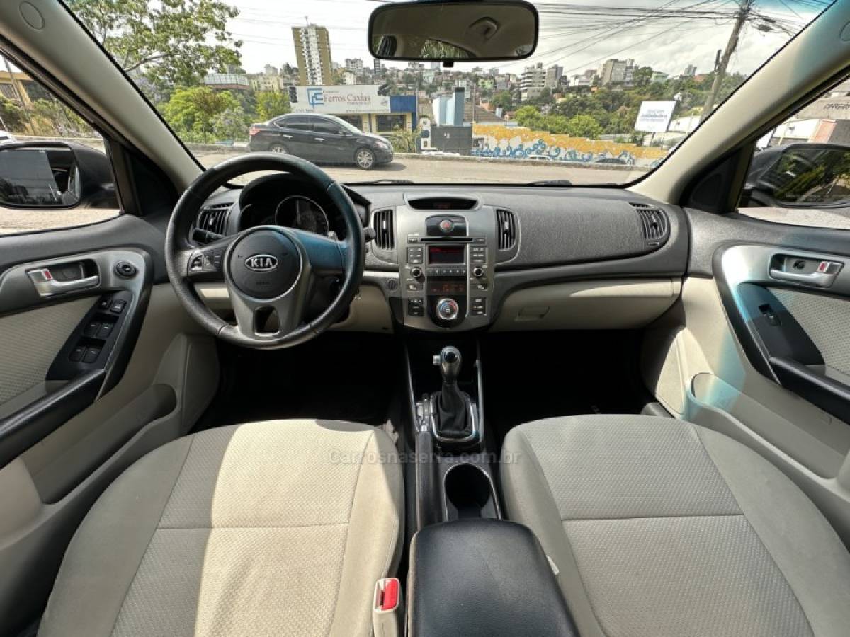 KIA MOTORS - CERATO - 2011/2011 - Preta - R$ 49.900,00