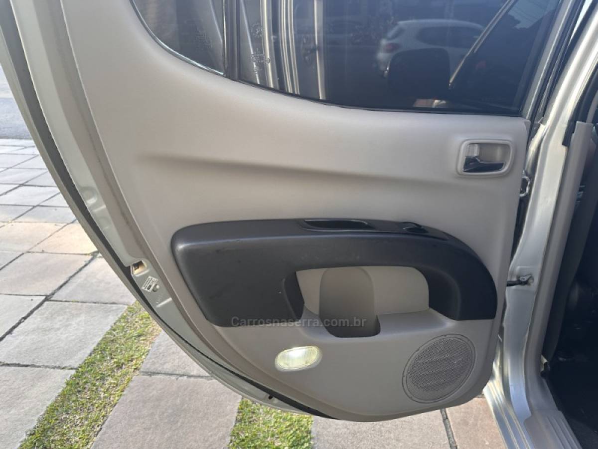 MITSUBISHI - L200 TRITON - 2015/2015 - Prata - R$ 120.900,00