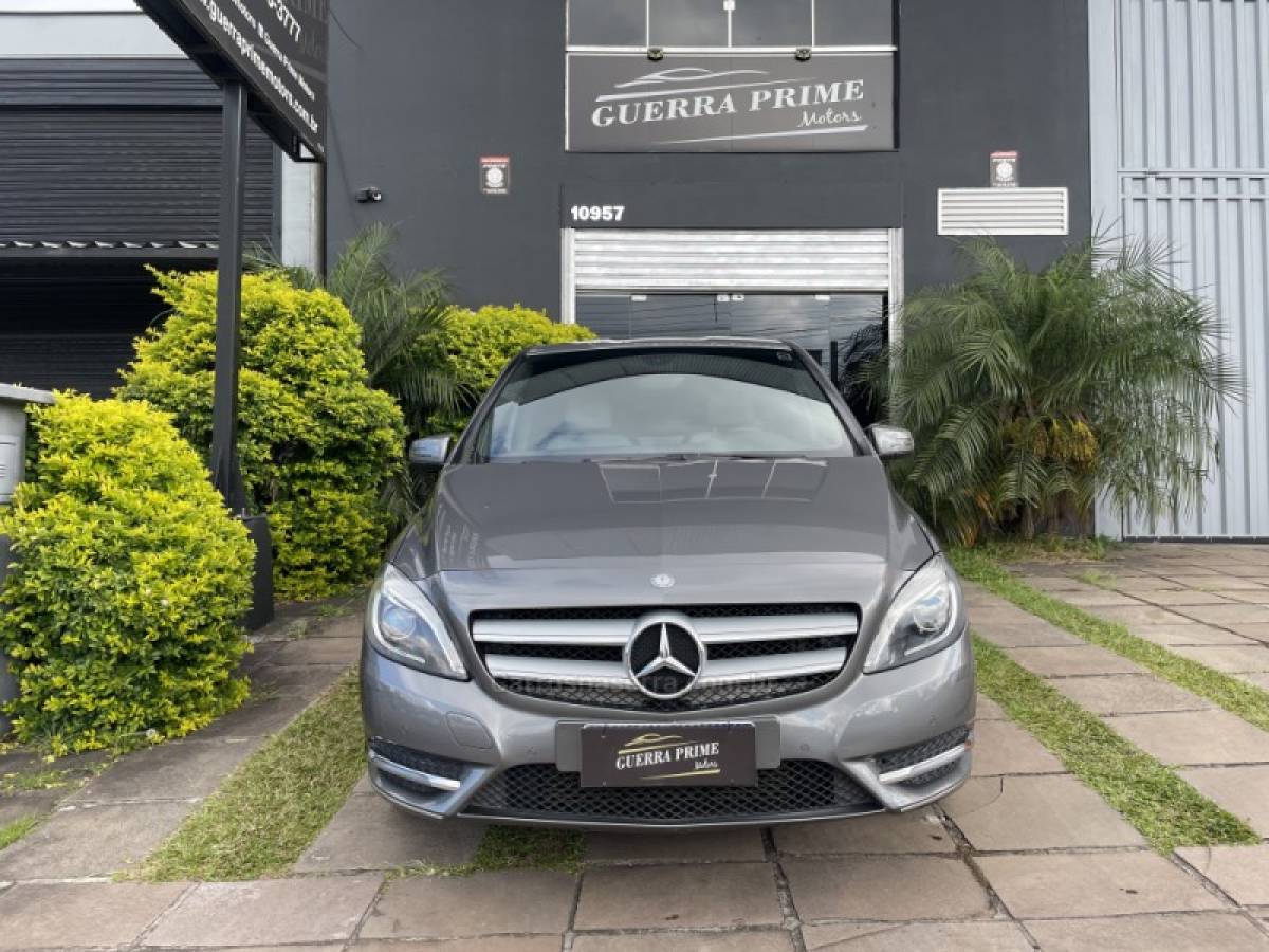 MERCEDES-BENZ - B 200 - 2014/2014 - Cinza - R$ 72.900,00