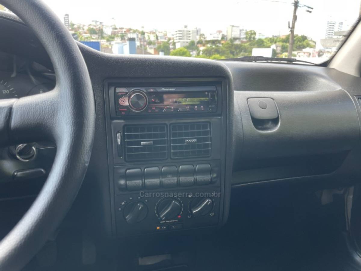 VOLKSWAGEN - GOL - 2004/2004 - Prata - R$ 16.900,00