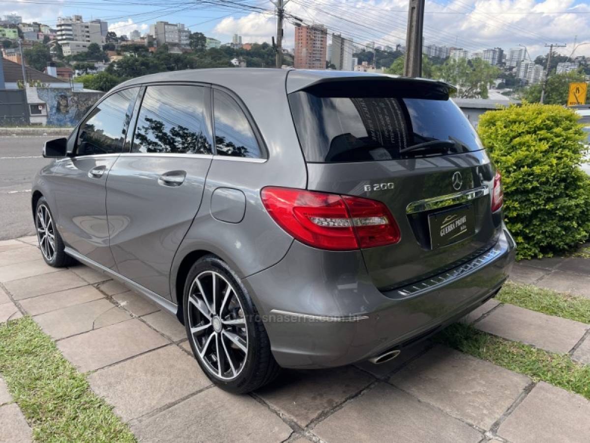 MERCEDES-BENZ - B 200 - 2014/2014 - Cinza - R$ 72.900,00