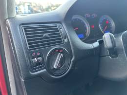 VOLKSWAGEN - GOLF - 2005/2005 - Vermelha - R$ 29.300,00