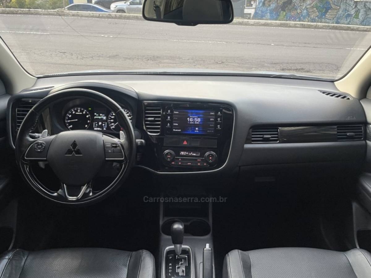 MITSUBISHI - OUTLANDER - 2016/2016 - Prata - R$ 88.800,00