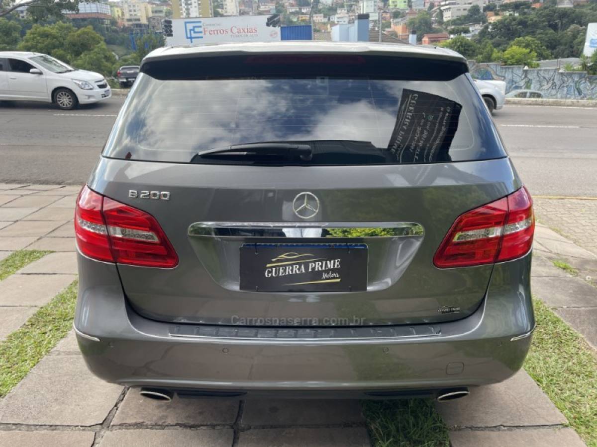 MERCEDES-BENZ - B 200 - 2014/2014 - Cinza - R$ 72.900,00