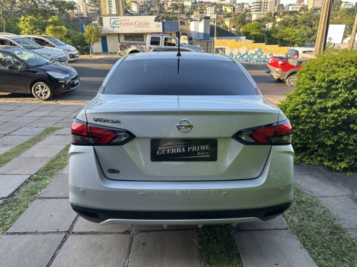 NISSAN - VERSA - 2021/2021 - Prata - R$ 78.800,00