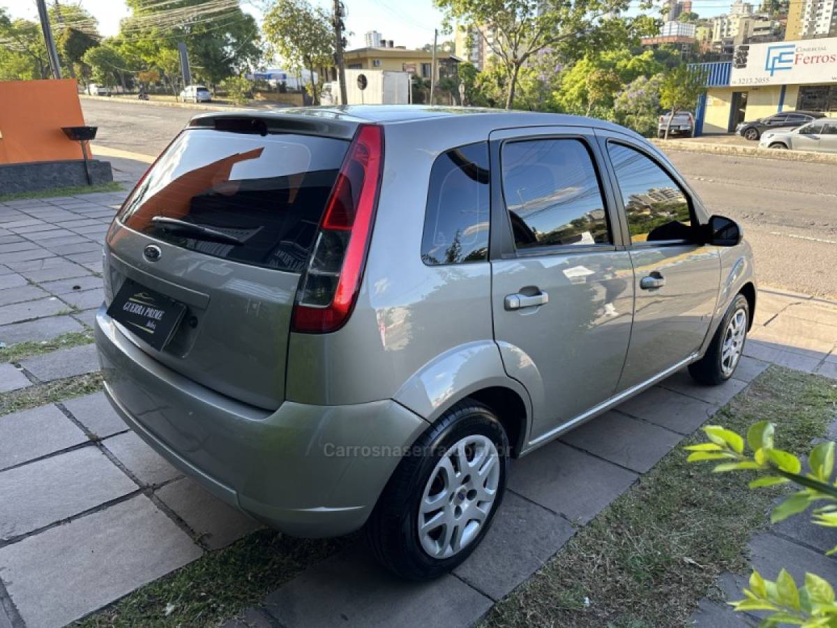 FORD - FIESTA - 2011/2011 - Prata - R$ 29.900,00