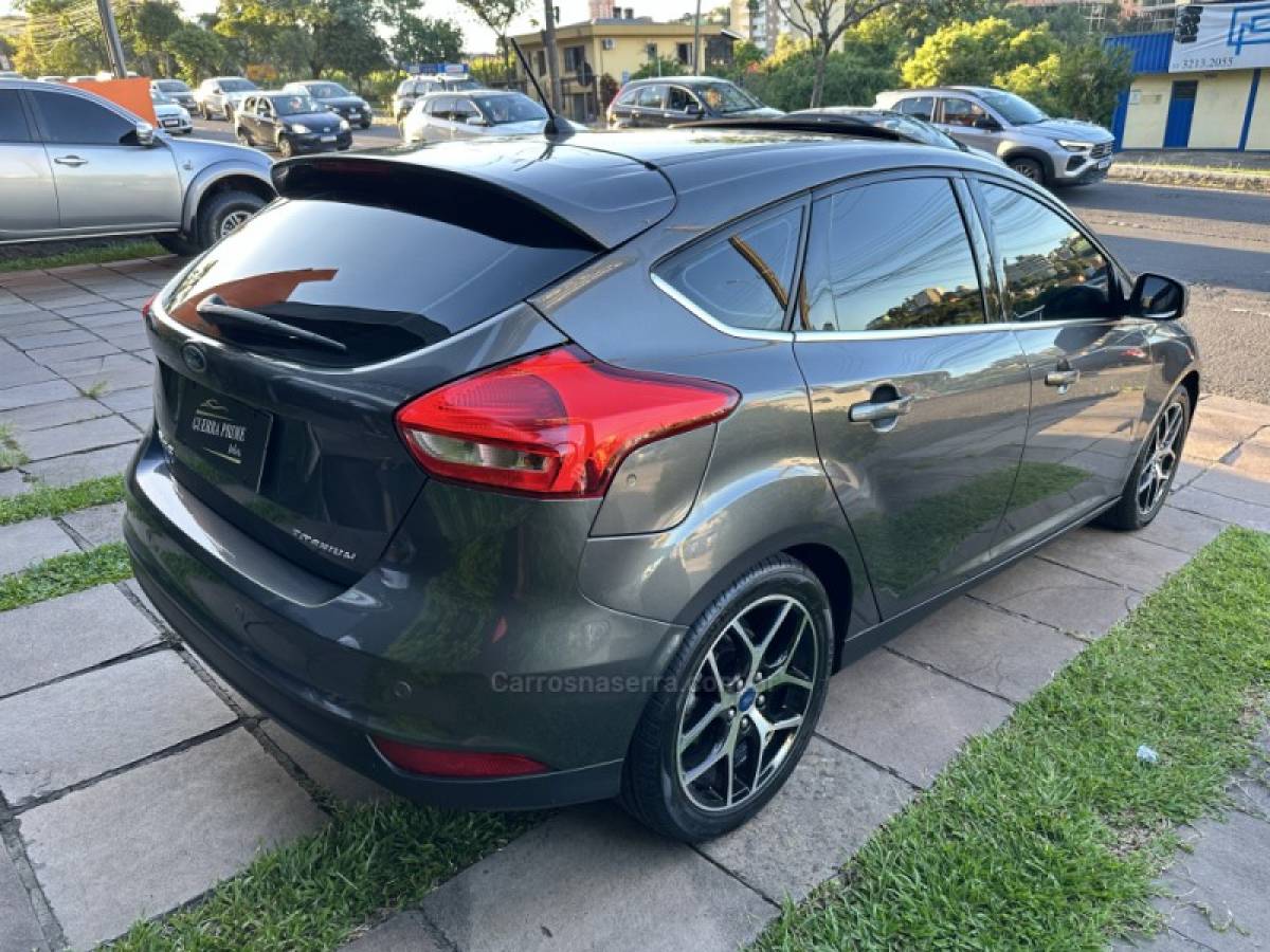 FORD - FOCUS - 2018/2018 - Cinza - R$ 78.800,00