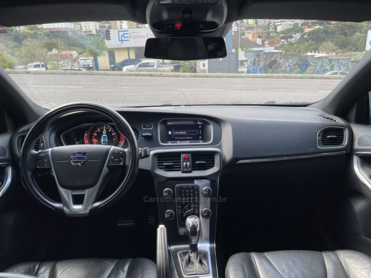 VOLVO - V40 - 2014/2014 - Branca - R$ 84.900,00