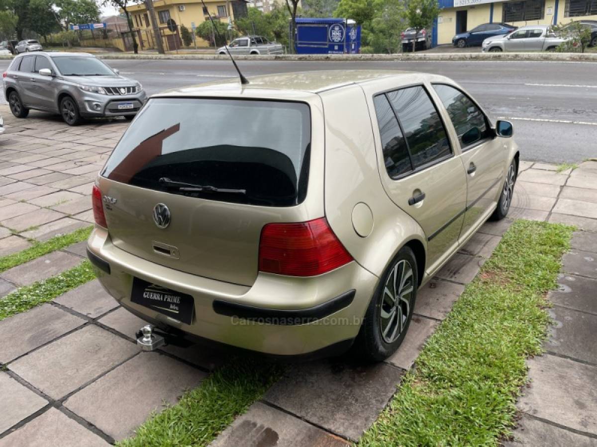 VOLKSWAGEN - GOLF - 2001/2001 - Dourada - R$ 25.900,00