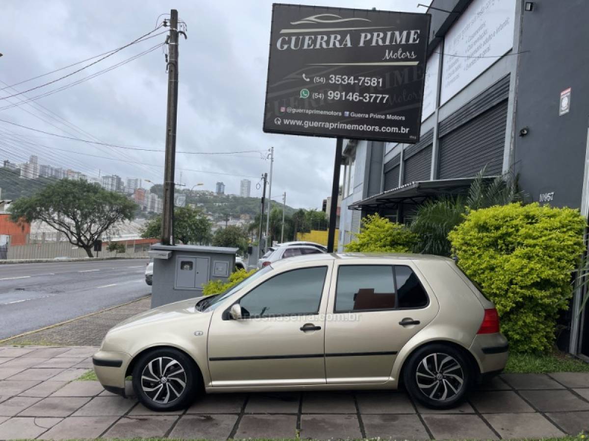 VOLKSWAGEN - GOLF - 2001/2001 - Dourada - R$ 25.900,00