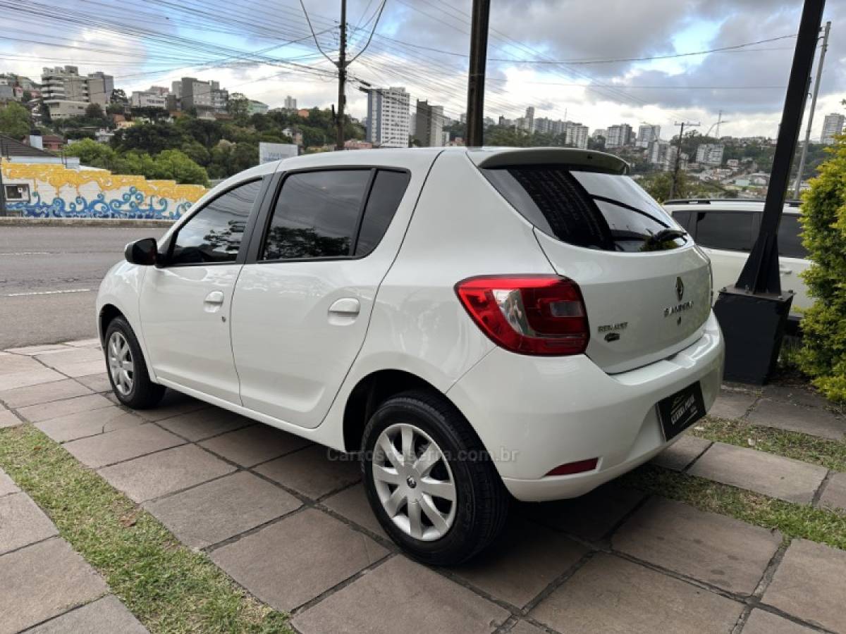 RENAULT - SANDERO - 2017/2017 - Branca - R$ 45.800,00