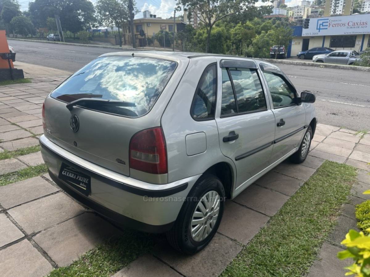 VOLKSWAGEN - GOL - 2004/2004 - Prata - R$ 16.900,00