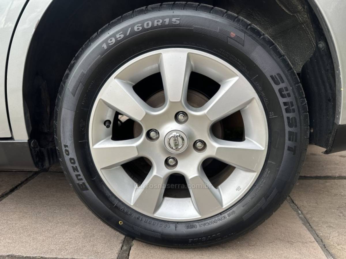 NISSAN - TIIDA - 2011/2011 - Prata - R$ 34.800,00