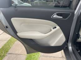 MERCEDES-BENZ - B 200 - 2014/2014 - Cinza - R$ 72.900,00