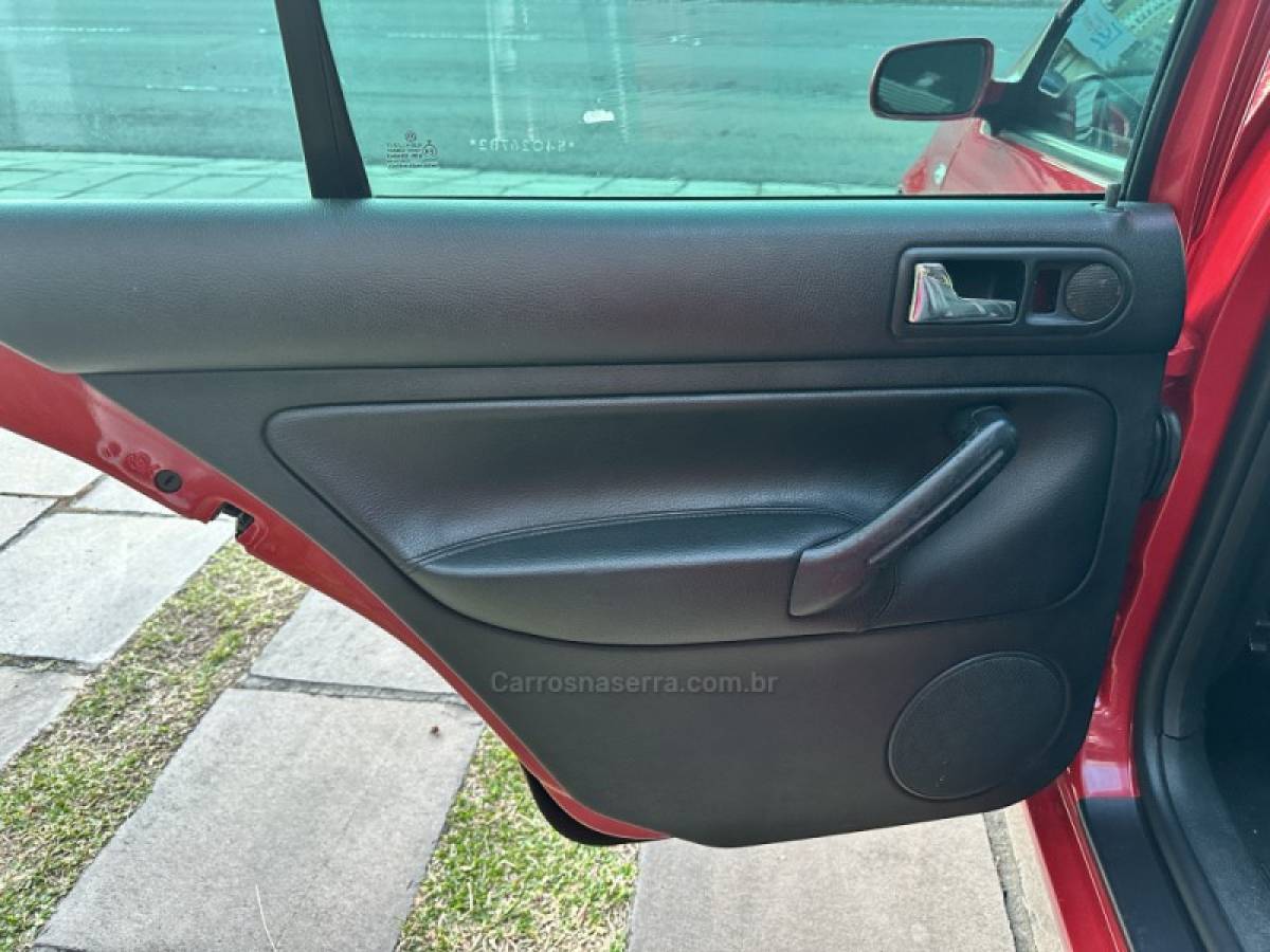 VOLKSWAGEN - GOLF - 2005/2005 - Vermelha - R$ 29.300,00