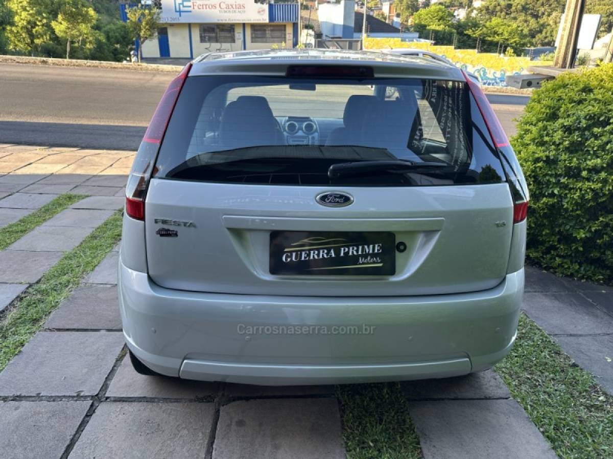 FORD - FIESTA - 2014/2014 - Prata - R$ 36.900,00